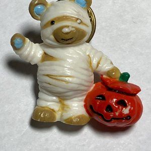 Halloween Pin Brooch Bear In  Mummy Costume With Pumpkin